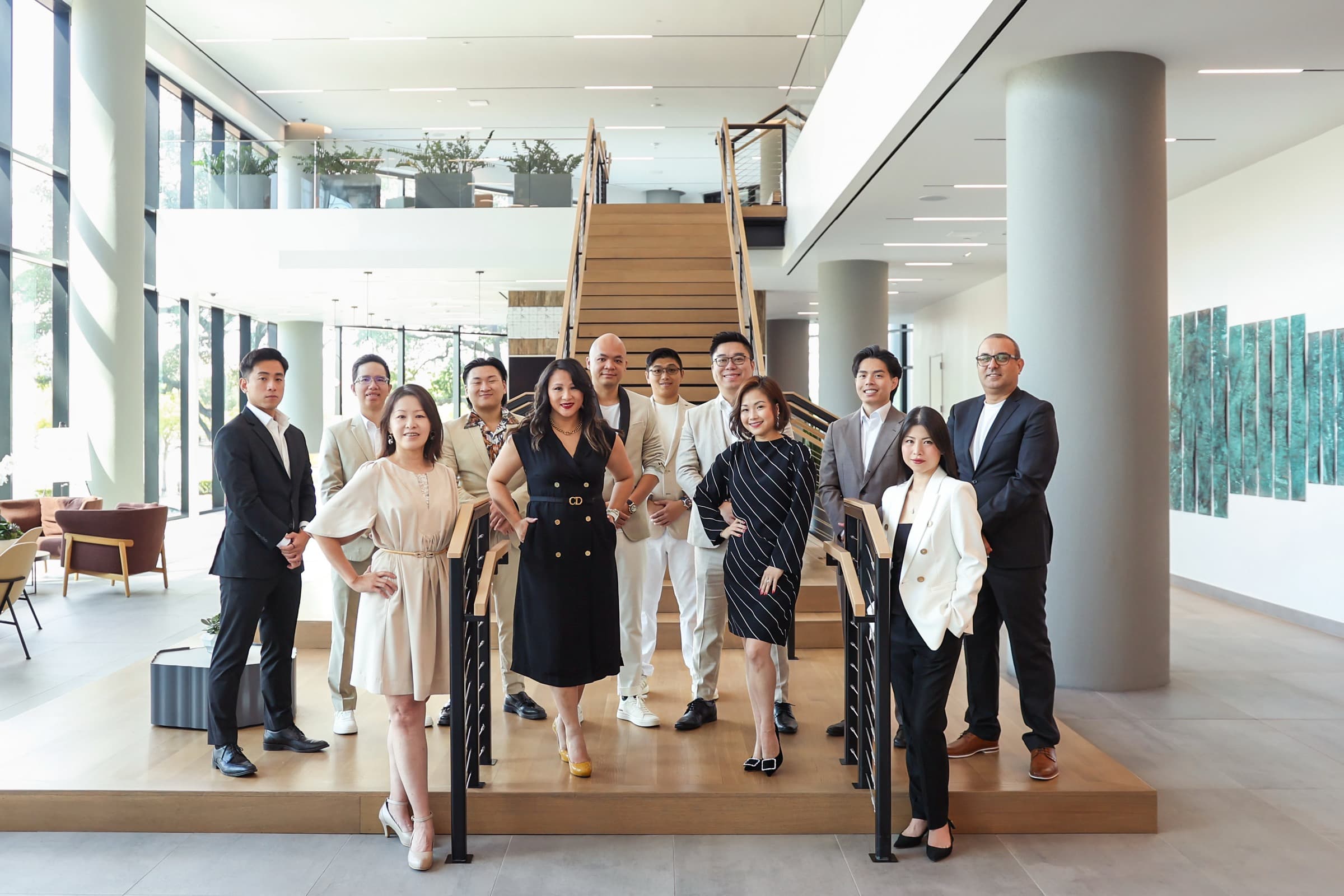 Đội ngũ CGP Realty Group tại sảnh văn phòng Houston